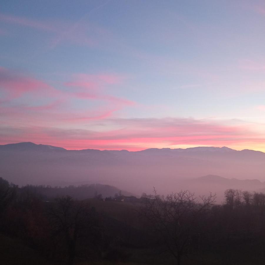 Casale Monte Valestra Bed and Breakfast Bebbio Εξωτερικό φωτογραφία