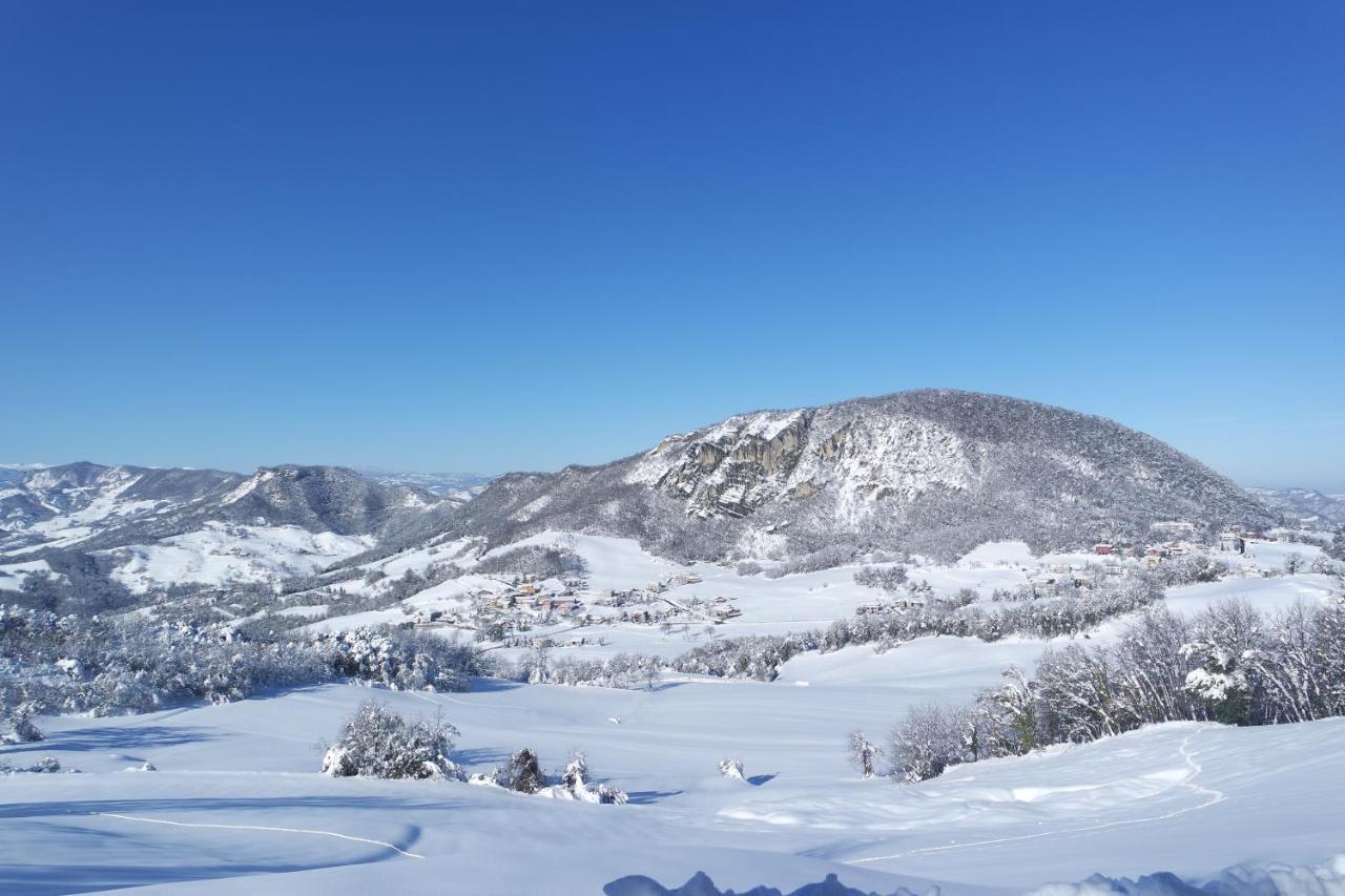 Casale Monte Valestra Bed and Breakfast Bebbio Εξωτερικό φωτογραφία