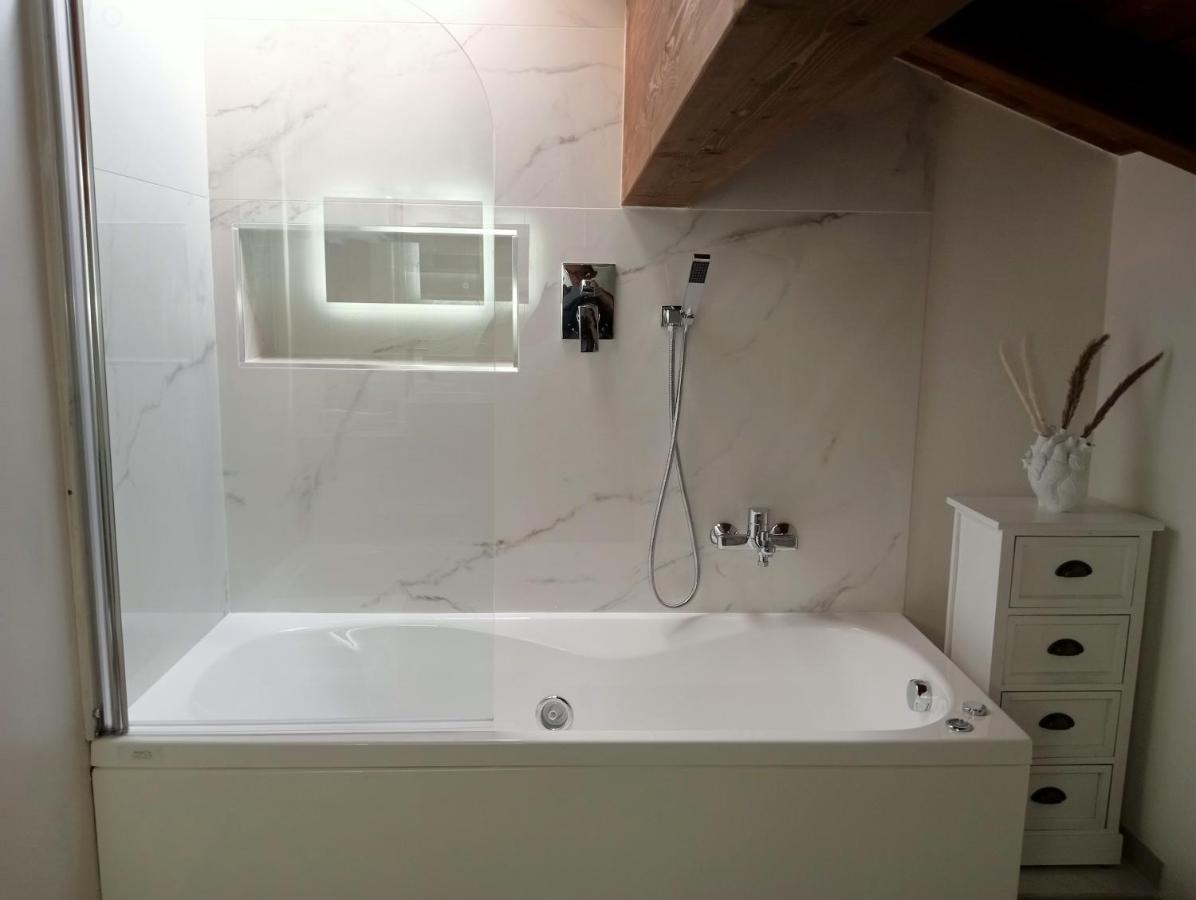 Casale Monte Valestra Bed and Breakfast Bebbio Εξωτερικό φωτογραφία
