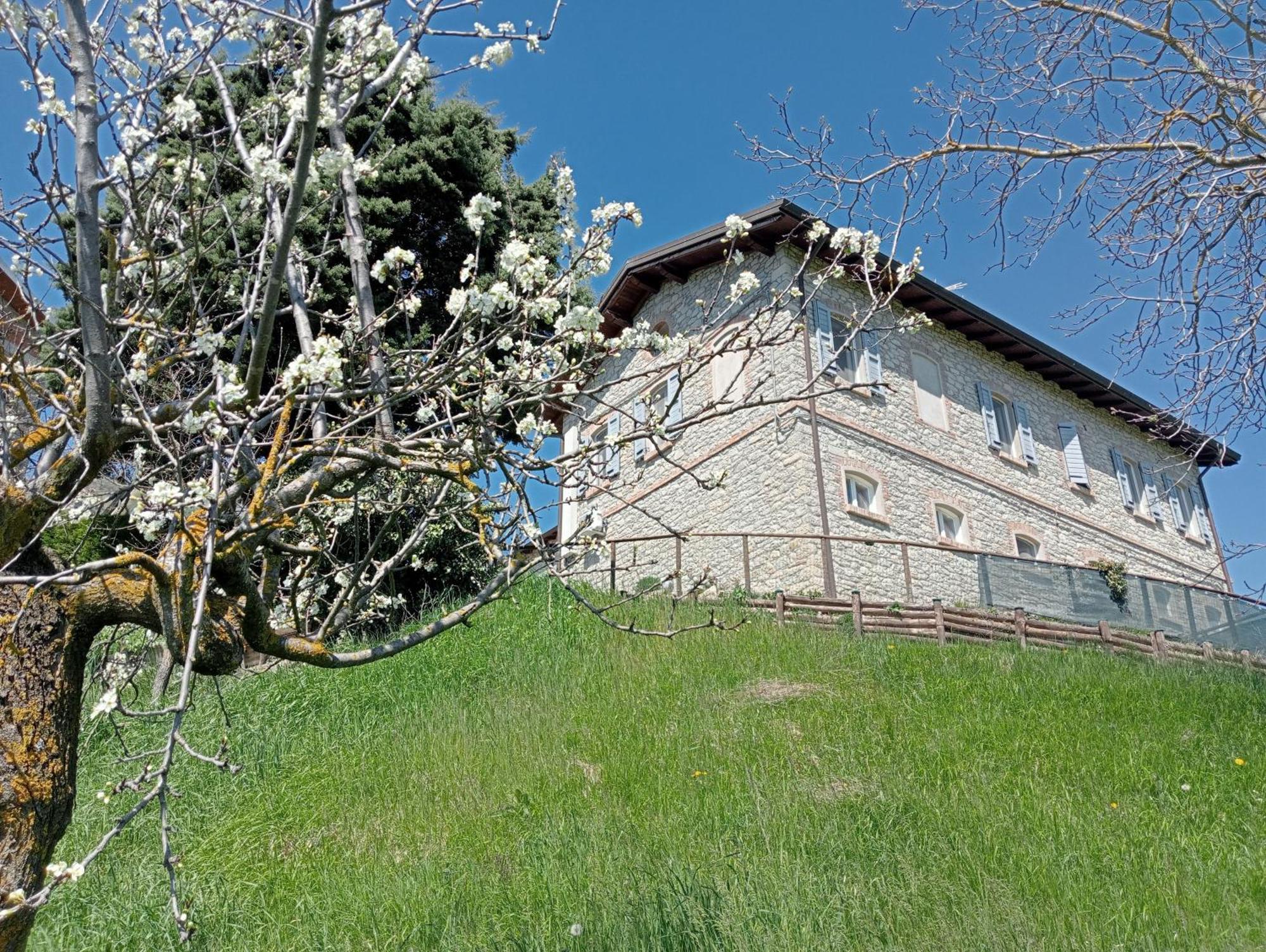 Casale Monte Valestra Bed and Breakfast Bebbio Εξωτερικό φωτογραφία